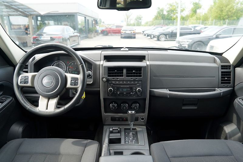 Jeep Cherokee 2.8 CRD L/automat/tažné/klima/ - fotka 23 z 37