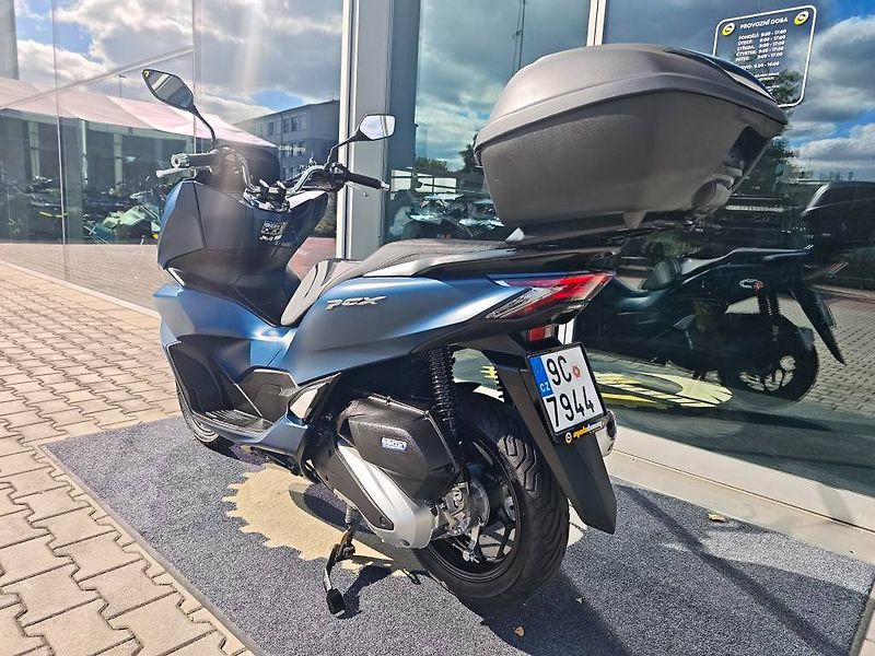 Honda PCX 125 (2023) najeto 1.865 Km - fotka 6 z 17