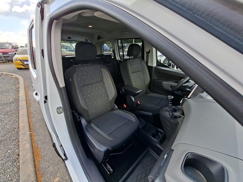 Peugeot Rifter ACTIVE 1.2 PT 110k M6 - fotka 15 z 22