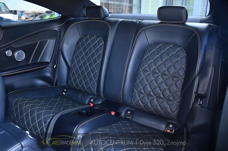 Mercedes-Benz Třídy C C63 AMG - fotka 12 z 47