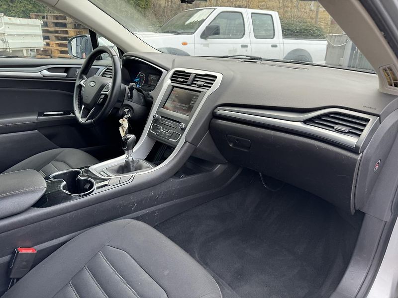 Ford Mondeo 1.5 Ti-VCT 118kW - fotka 16 z 19