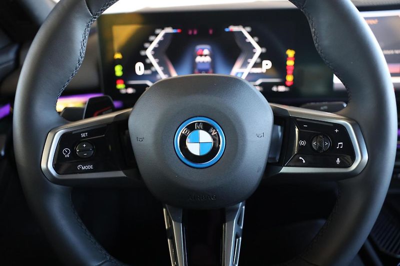 BMW i5 xDrive 40 - fotka 30 z 32