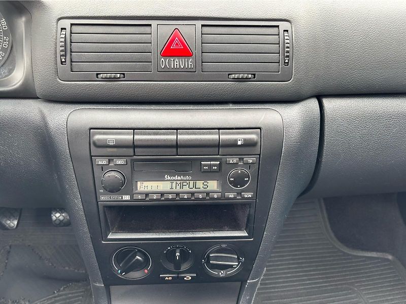Škoda Octavia A 1,9 TDI 66 kW AMBIENTE - fotka 16 z 30