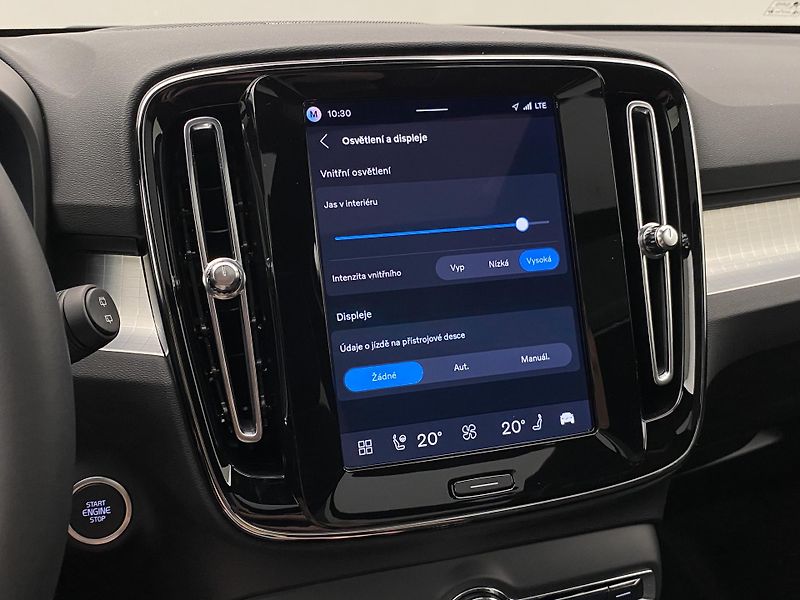 Volvo XC40 (2026) B3 AUT DARK PLUS - fotka 50 z 58