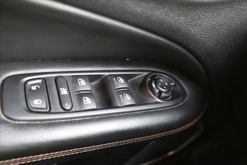 Jeep Compass 1,3 110 kW , ČR - fotka 15 z 47