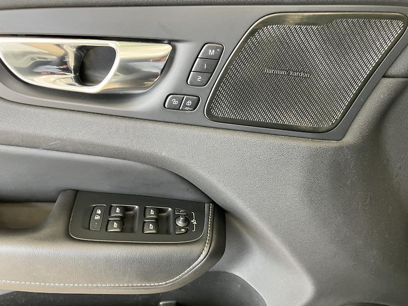 Volvo XC60 T6 AWD R-Design POLESTAR AT8 - fotka 24 z 57