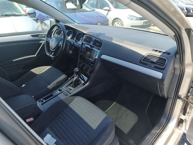 Volkswagen Golf (2015) - fotka 20 z 37