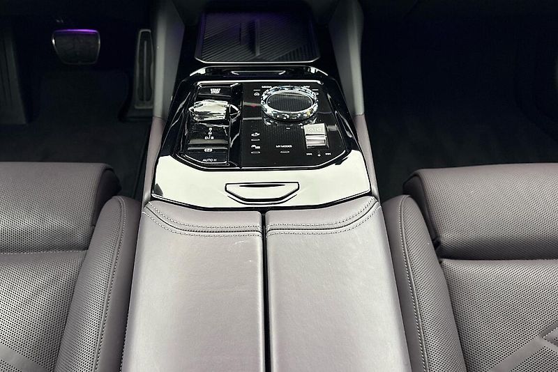 BMW Řada 5 540d xDrive Sedan - fotka 10 z 17