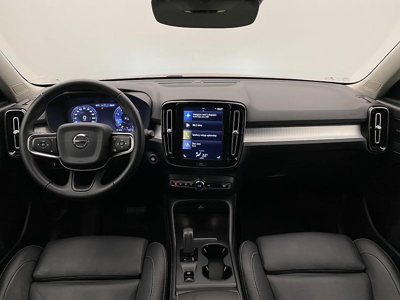 Volvo XC40 T4 MOMENTUM AUT CZ - fotka 2 z 42