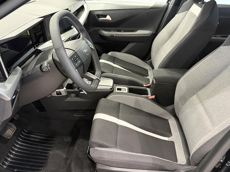Opel Frontera (2026) GS 1.2 TURBO Hybrid - fotka 7 z 15