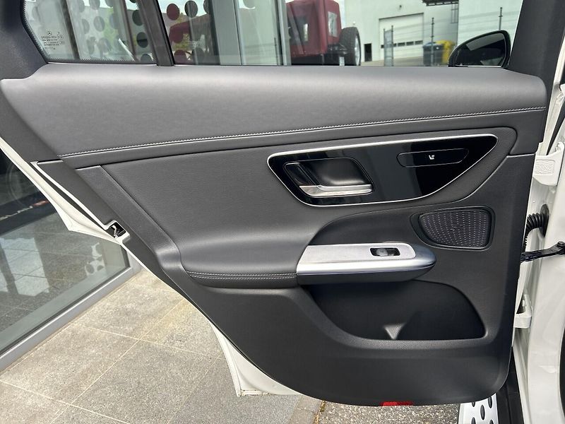 Mercedes-Benz GLC 200d 4MATIC kupé AMG - fotka 26 z 28