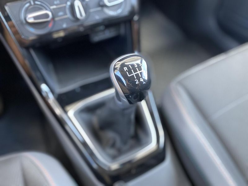 Volkswagen T-Cross 1,0 TSI 70 kW Life - fotka 21 z 25