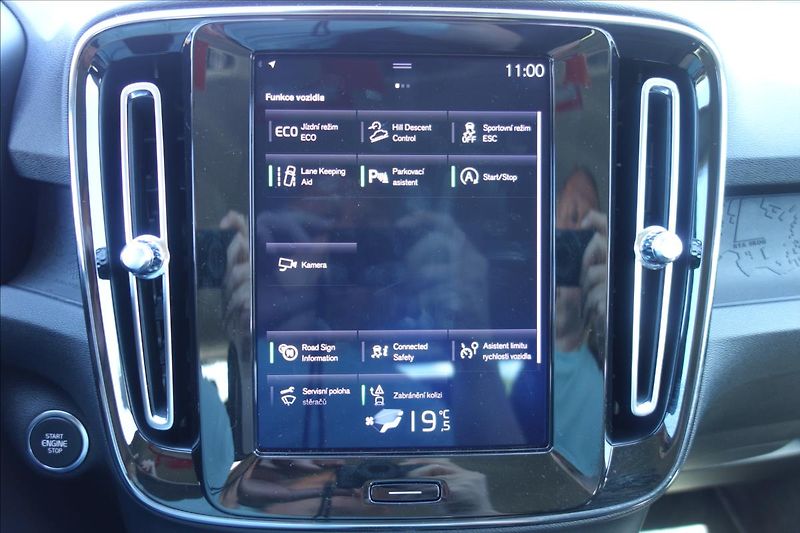 Volvo XC40 2,0 D3 110KW, MANUAL, FWD. - fotka 24 z 37