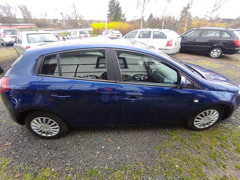 Fiat Bravo 1.9 JTD 8V Dynamic - fotka 6 z 22