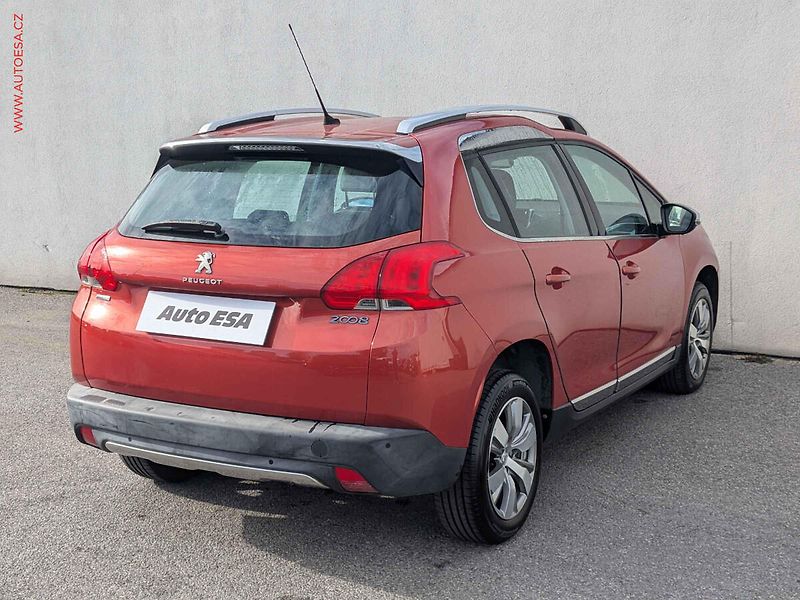 Peugeot 2008 (2016) 1.2PT, AC, temp, park.asist - fotka 4 z 17