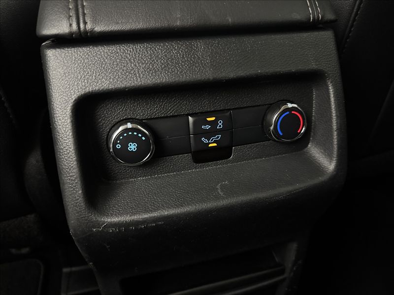 Ford Galaxy 2,0 4X4 AUT 7 MÍST PANO TAŽNÉ - fotka 42 z 48