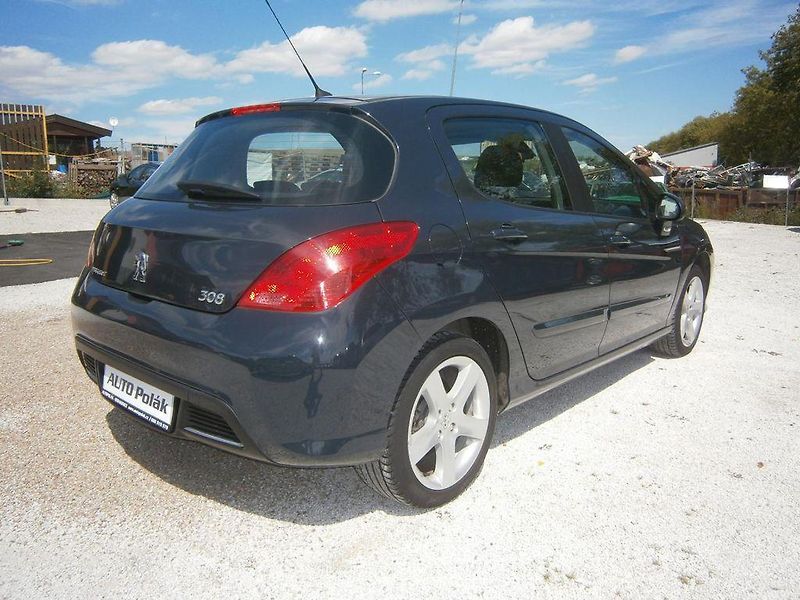 Peugeot 308 2.0 HDi - fotka 8 z 18