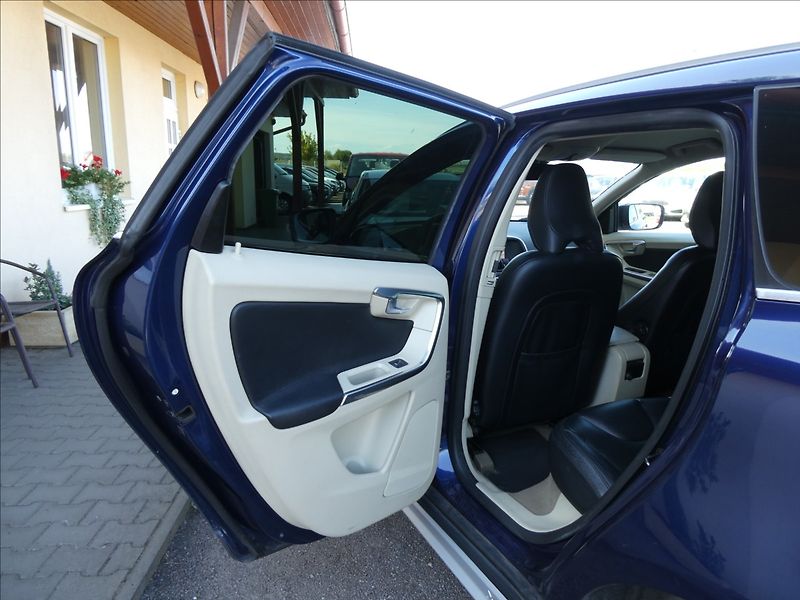 Volvo XC60 2,4 D5 Ocean Race AWD 158kW - fotka 22 z 51