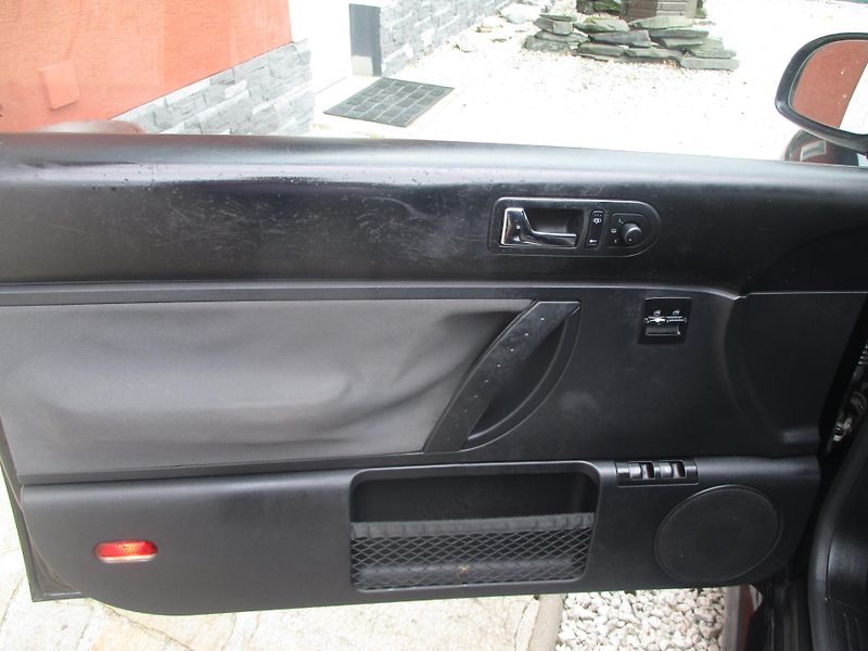 Volkswagen New Beetle 1.6i KLIMA NEHAVAROVANÉ - fotka 8 z 30
