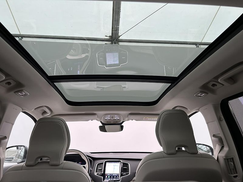 Volvo XC90 2.0  B5 4x4 Plus - fotka 26 z 31