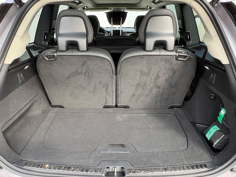 Volvo XC90 Plus Dark T8 299kW - fotka 20 z 27