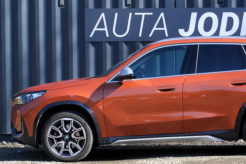 BMW X1 23i xDrive, Tažné, 360° kamera - fotka 2 z 40