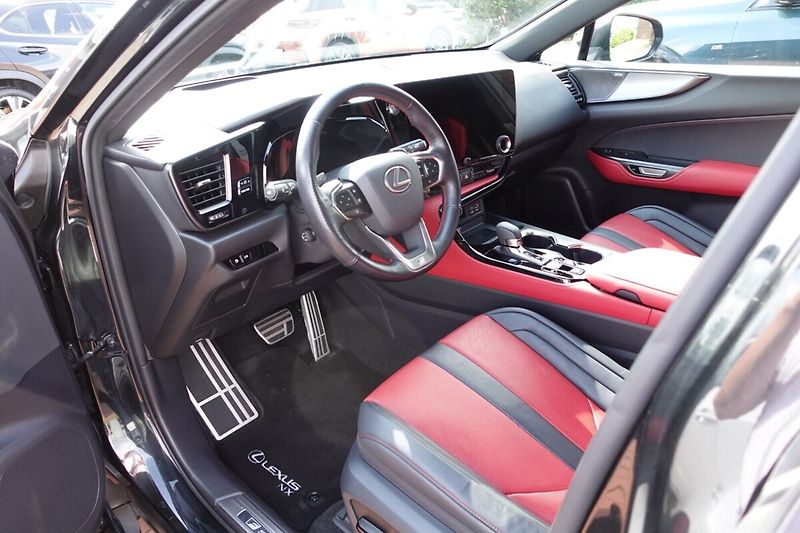 Lexus NX 350h 2,5HSD 140kW F-Sport 4x4 - fotka 14 z 37