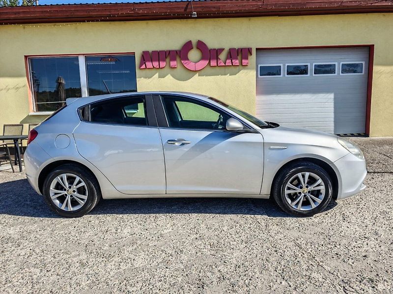 Alfa Romeo Giulietta (2013) 1.6 JTD DIG.KLIMA/1MAJ - fotka 2 z 19