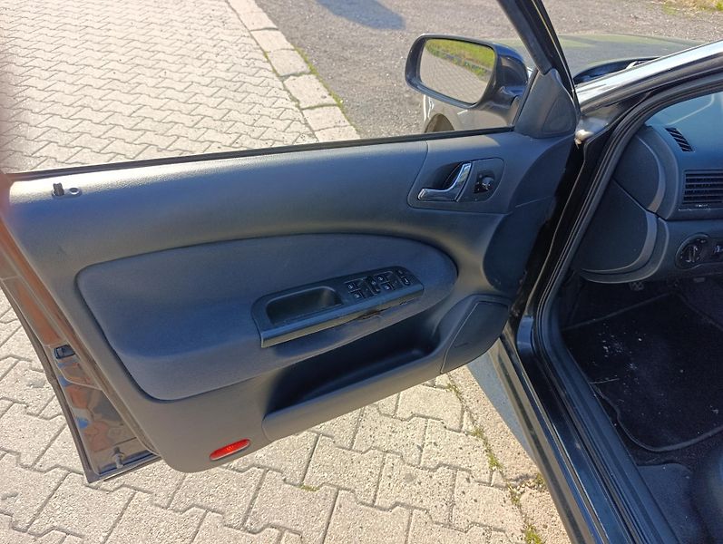 Škoda Octavia (2002) 2.0 MPi combi tažné klima - fotka 9 z 14
