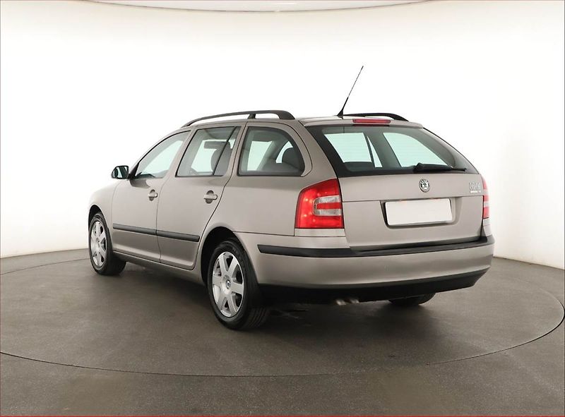 Škoda Octavia (2008) Elegance 1.9 TDI, Serv.kniha - fotka 4 z 13