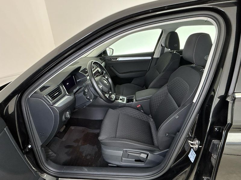 Škoda Superb Ambition DSG - fotka 7 z 28