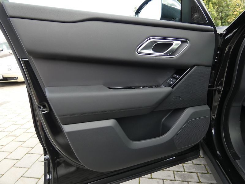 Land Rover Range Rover Velar (2026) 2,0 S D200 - fotka 14 z 41