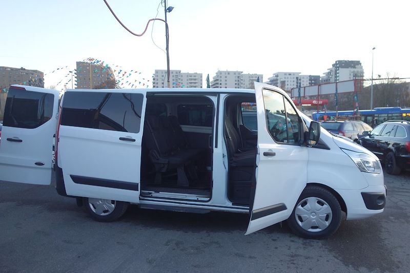 Ford Tourneo Custom 2,2TDCi 8 MÍST TOURNEO - fotka 14 z 33