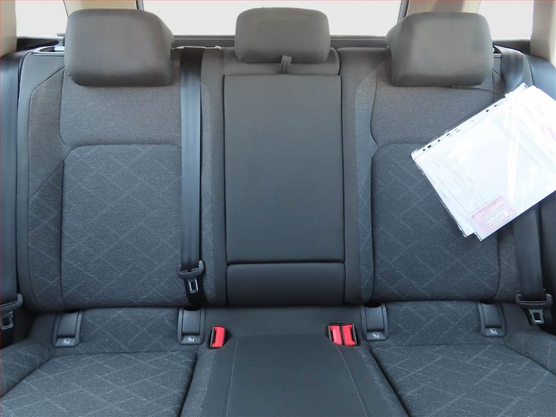 Volkswagen Golf (2022) Life 2.0 TDI, Automat - fotka 10 z 24