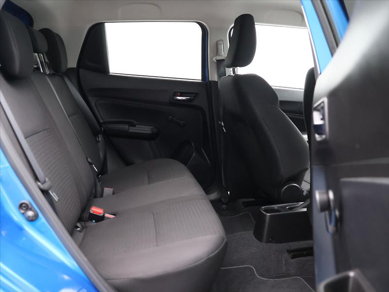Suzuki Swift 1,2 DualJet 66kW Comfort 1.Maj - fotka 13 z 31