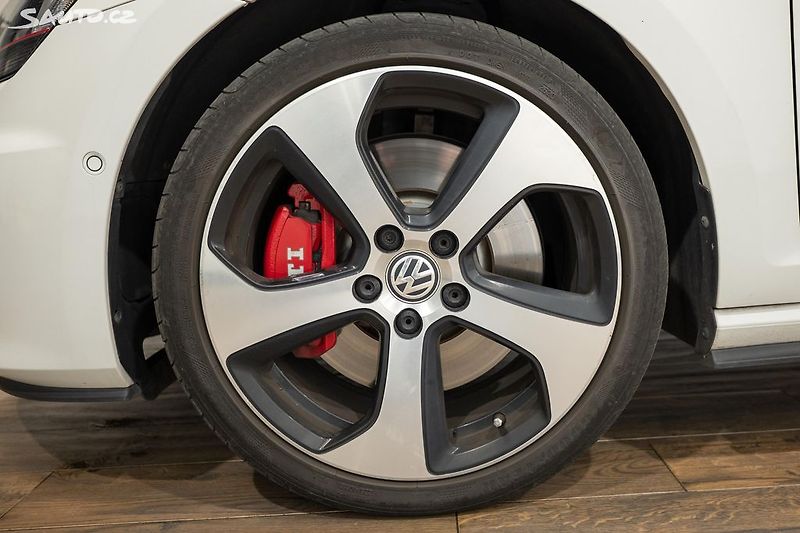 Volkswagen Golf GTI Performance 2.0 169 kW - fotka 31 z 31