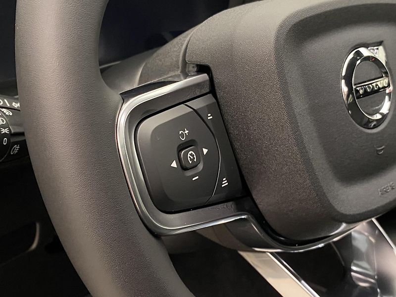 Volvo XC40 (2026) B3 AUT DARK ULTRA  - fotka 25 z 63