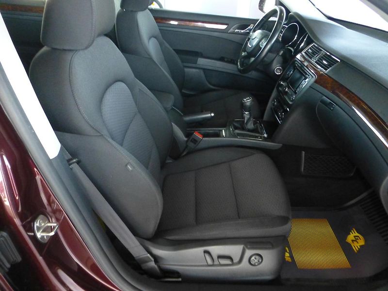 Škoda Superb (2013) 2,0TDI*VYHŘ.S**XENONY**WEBASTO - fotka 23 z 32
