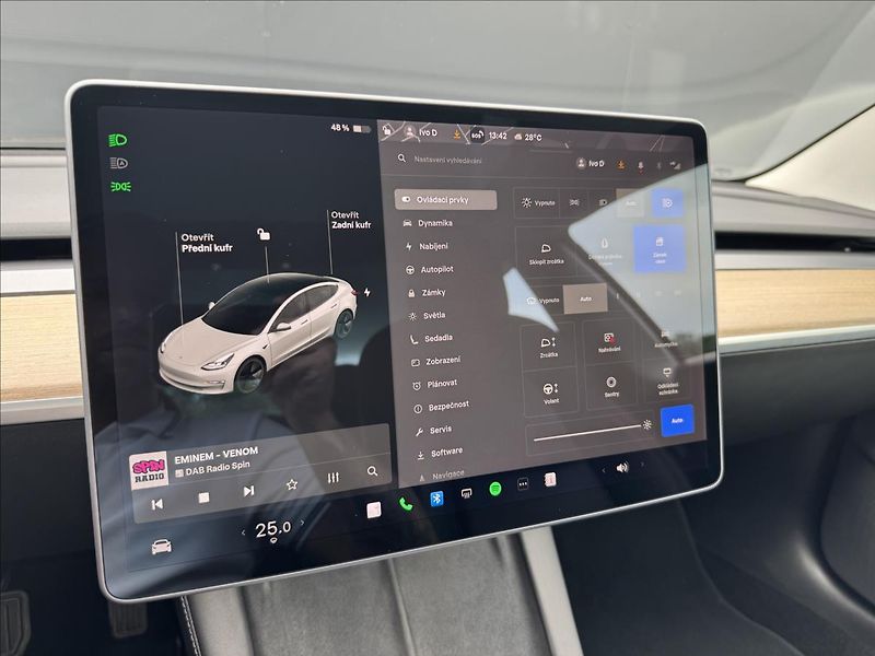 Tesla Model 3 LR REFRESH 4WD 82kWh - fotka 19 z 32
