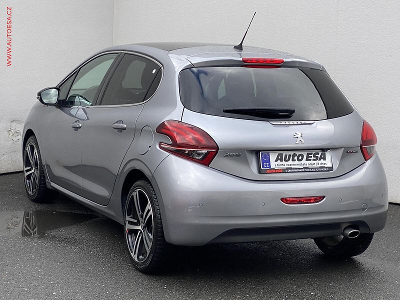 Peugeot 208 (2019) 1.2 PT, GT Line, AT, panor - fotka 6 z 18