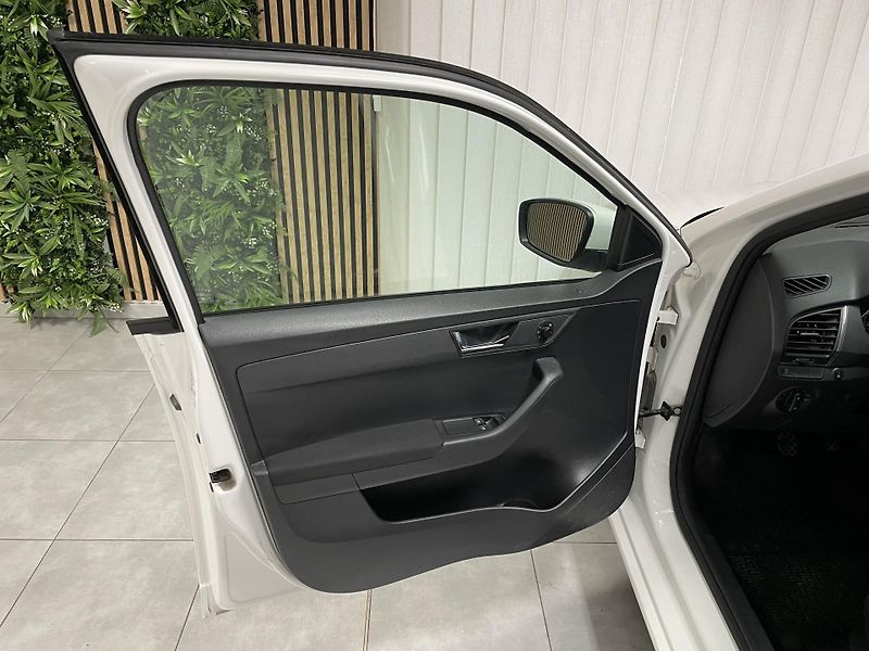Škoda Fabia 1.0 TSi ČR REZERVACE  - fotka 17 z 22