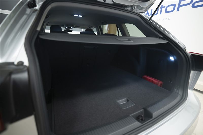 Volkswagen Golf 1,5 TSI KEYLESS KAMERA VÝHŘEV - fotka 40 z 42
