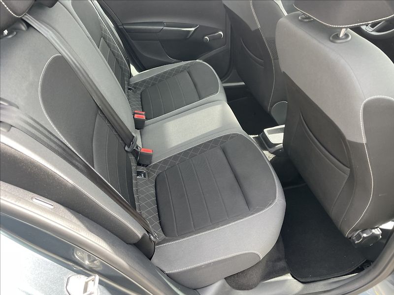Škoda Fabia 1,0 MPi 55kw Klima Tažné Euro6 - fotka 10 z 29