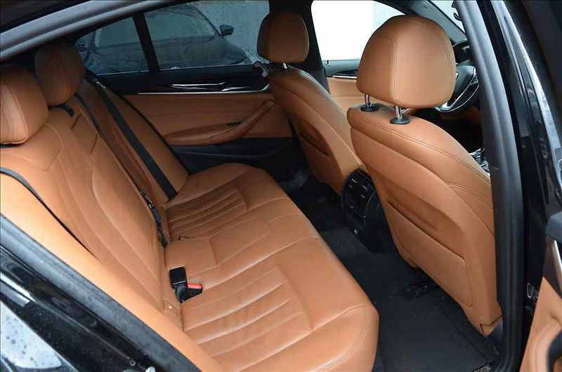 BMW Řada 5 (2017) 520D - fotka 19 z 20