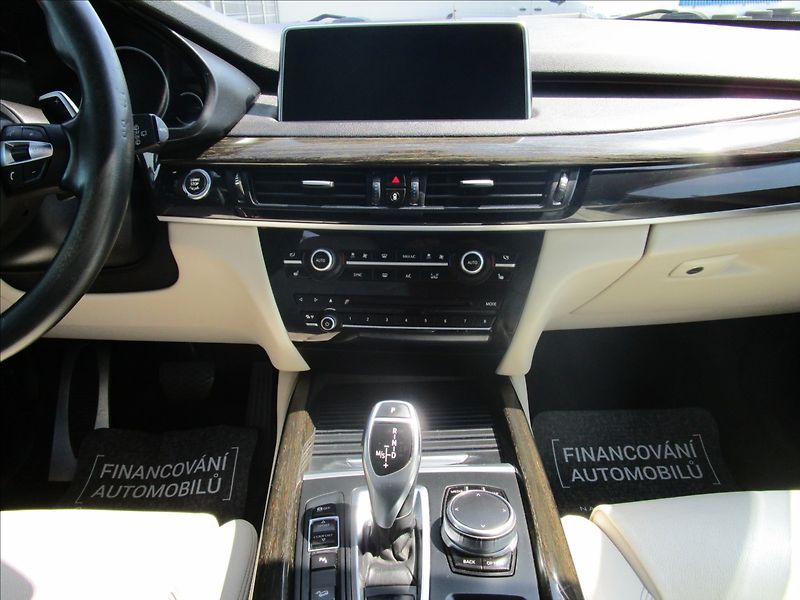 BMW X5 xDrive 30d M-Paket  ČR - fotka 18 z 70
