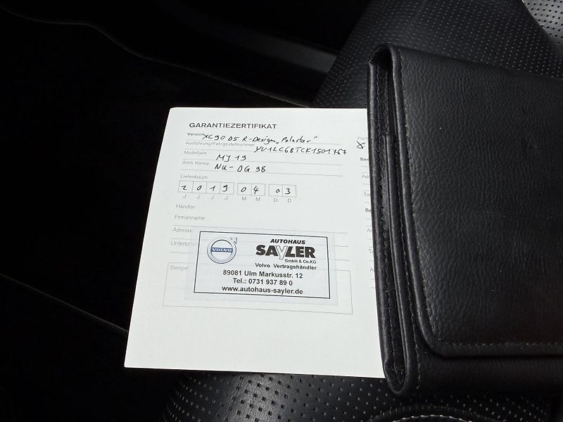 Volvo XC90 D5 AWD R-DESIGN PRO // VZDUCH  - fotka 57 z 60