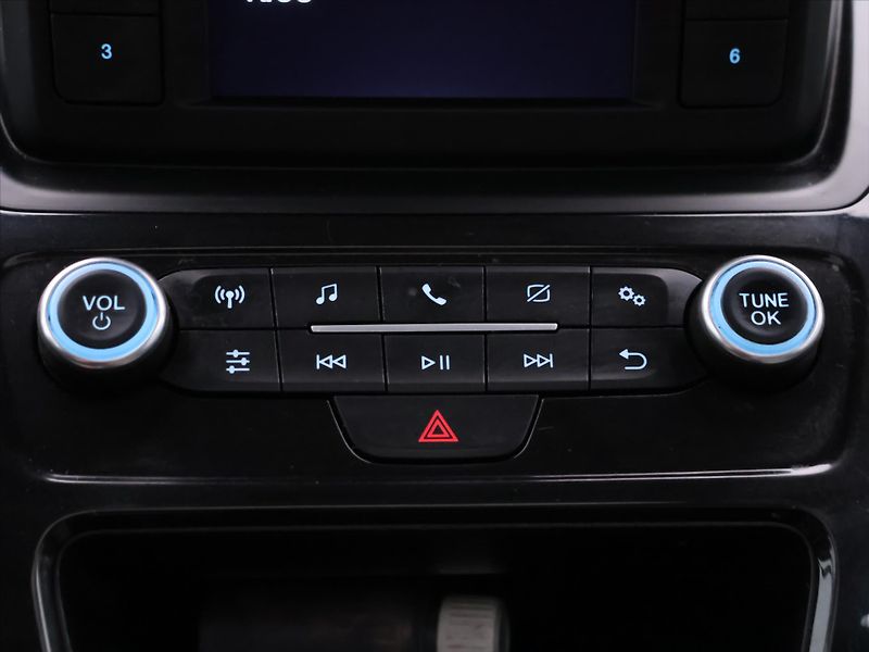 Ford Tourneo Connect 1,5 TDCI Titanium CZ Panorama - fotka 26 z 38