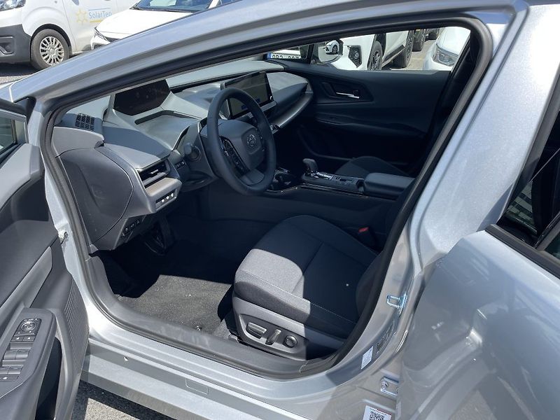 Toyota Prius 2.0 Plug-in Hybrid Prestige - fotka 11 z 30