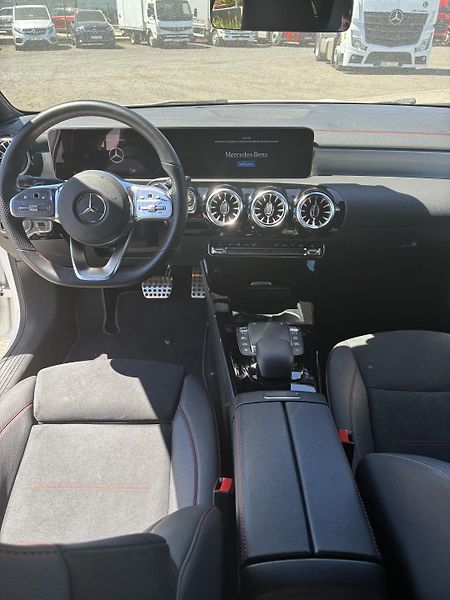Mercedes-Benz CLA (2023) 200 shooting brake - fotka 11 z 15