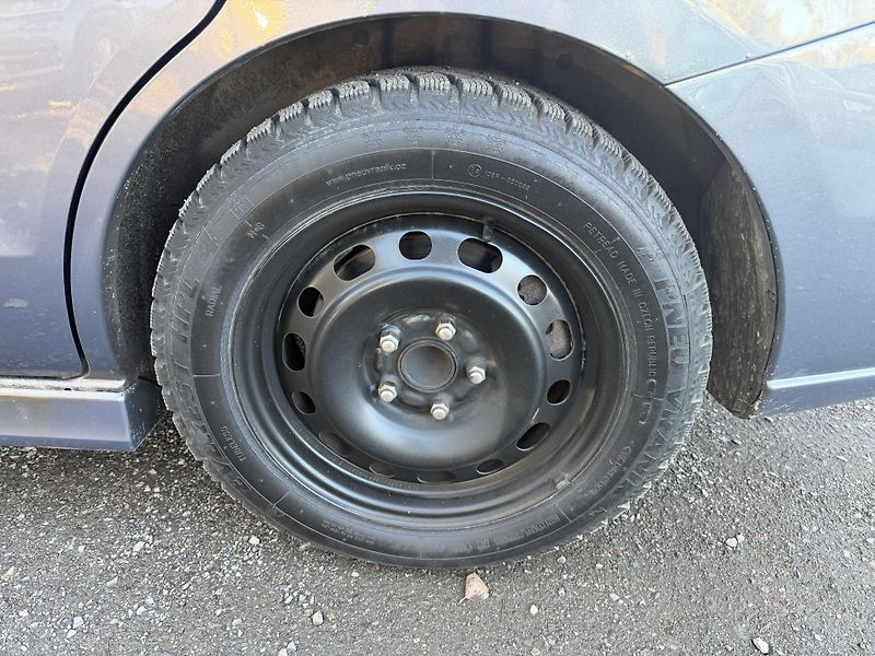 Mazda 5 2.0 D 7-MÍST 8xKOLA - fotka 21 z 25